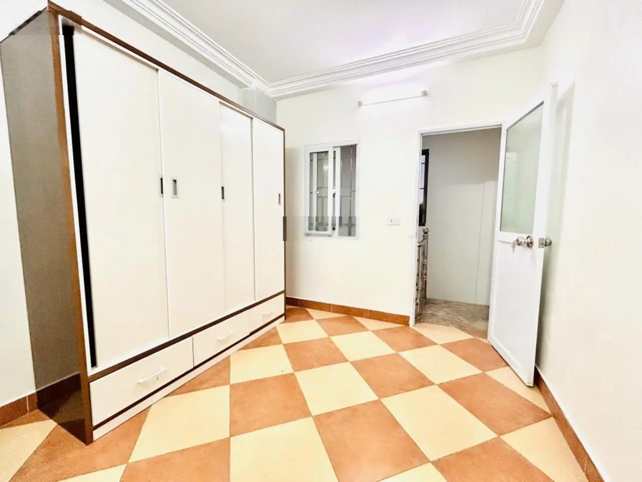 Bán nhà ngõ phố Minh Khai DT 25 m2, 5tầng, giá 4,55 tỷ tiện ích bạt ngàn