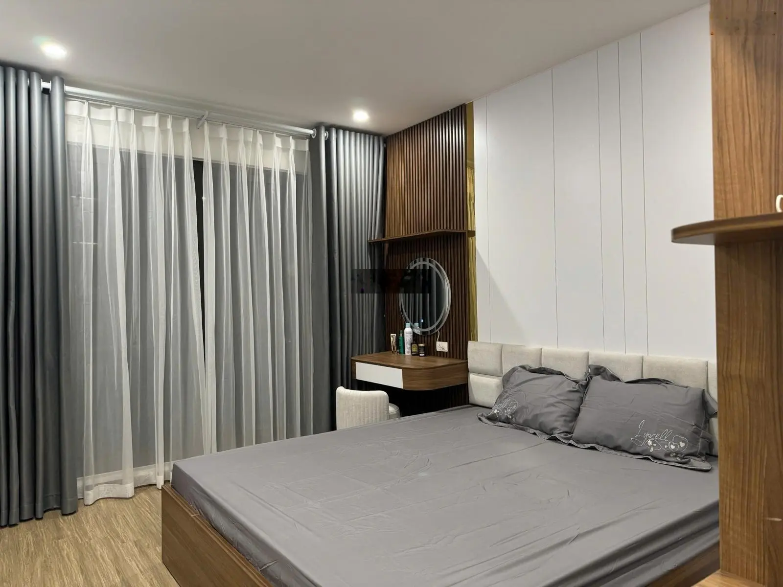Nhà đẹp tại nguyễn văn cừ-phường ngọc lâm.full nội thất ngõ oto thông oto vào nhà.