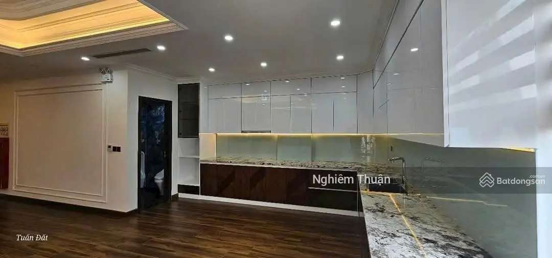 Bán nhà mặt phố Nguyễn Hoàng, Cầu Giấy, Hà Nội. 9 tầng thông sàn, hiện đại. 170m2, MT 6,8m. Giá tốt