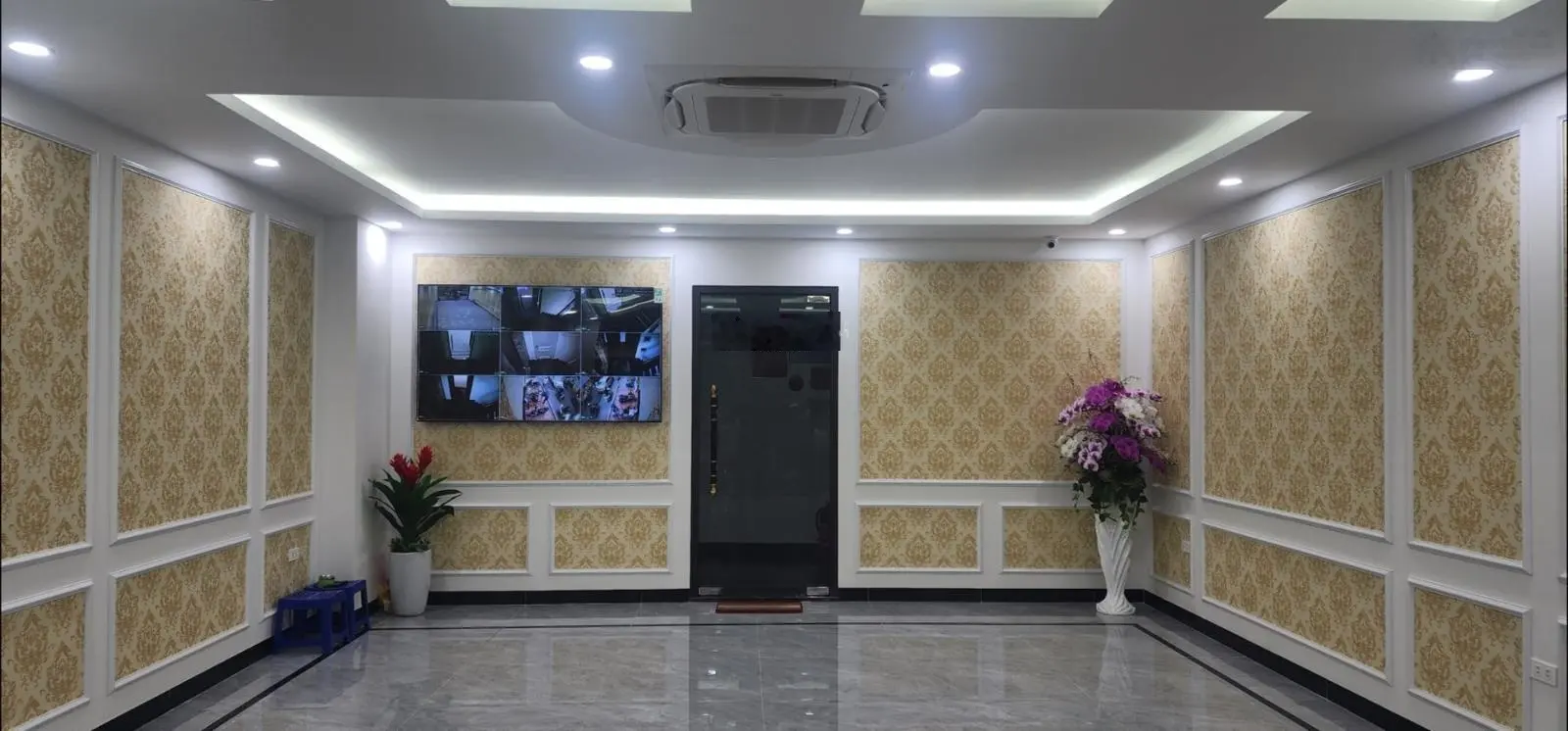 Bán tòa nhà văn phòng mặt phố Nguyễn Khang diện tích 80 m2 mặt tiền 6 mét x 8 tầng