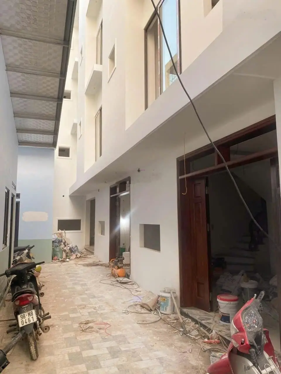 Bán nhà đàm quang trung,long biên ngõ 3m,ô tô đậu cửa dt 30mx5t giá 5,55 tỷ