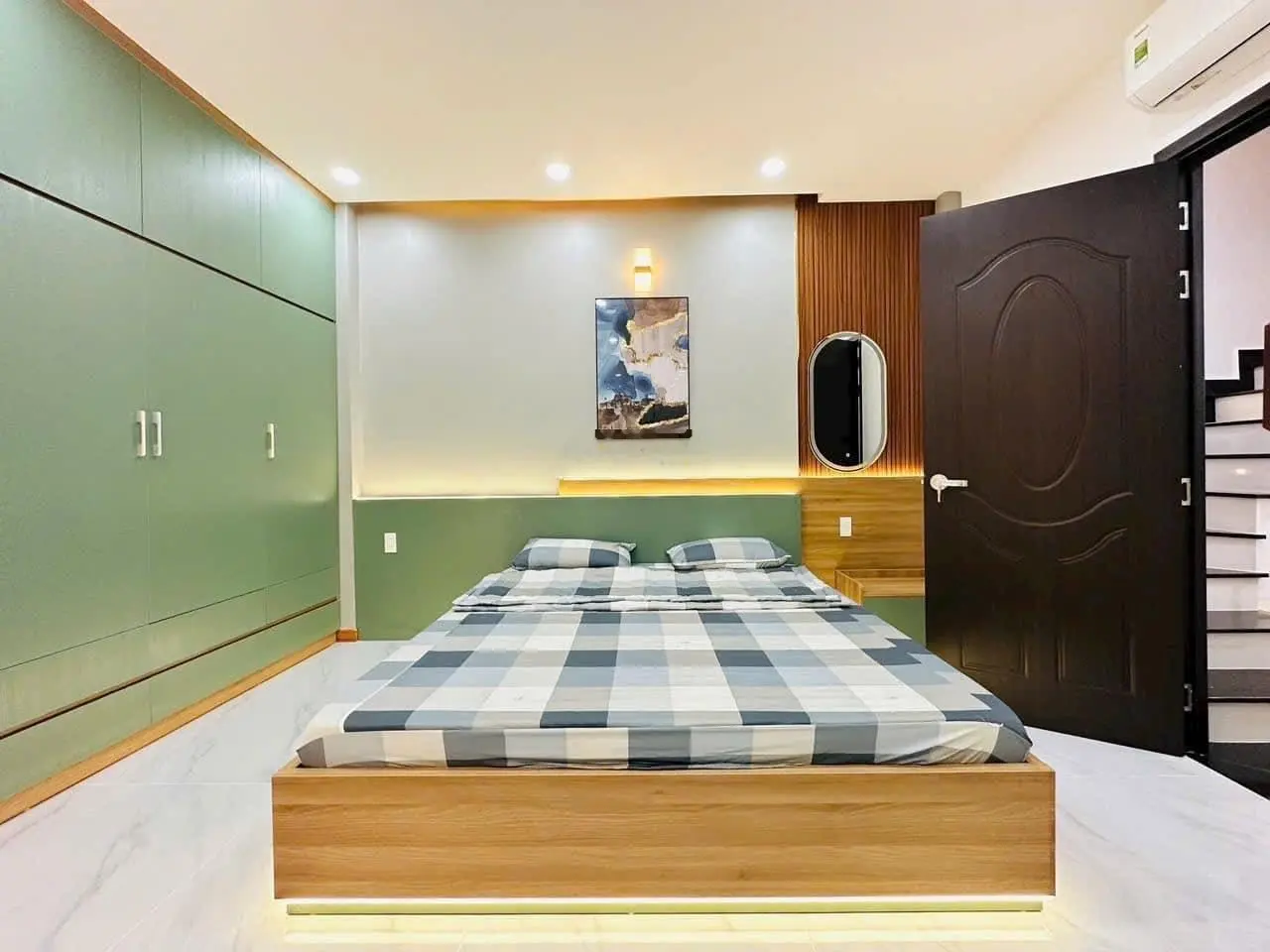 Cần tiền bán gấp nhà hẻm xe hơi Hoa Lan, Phường 7, Phú Nhuận. Giá chỉ 4,4 tỷ. 0906 806 *** Thuý Ngân