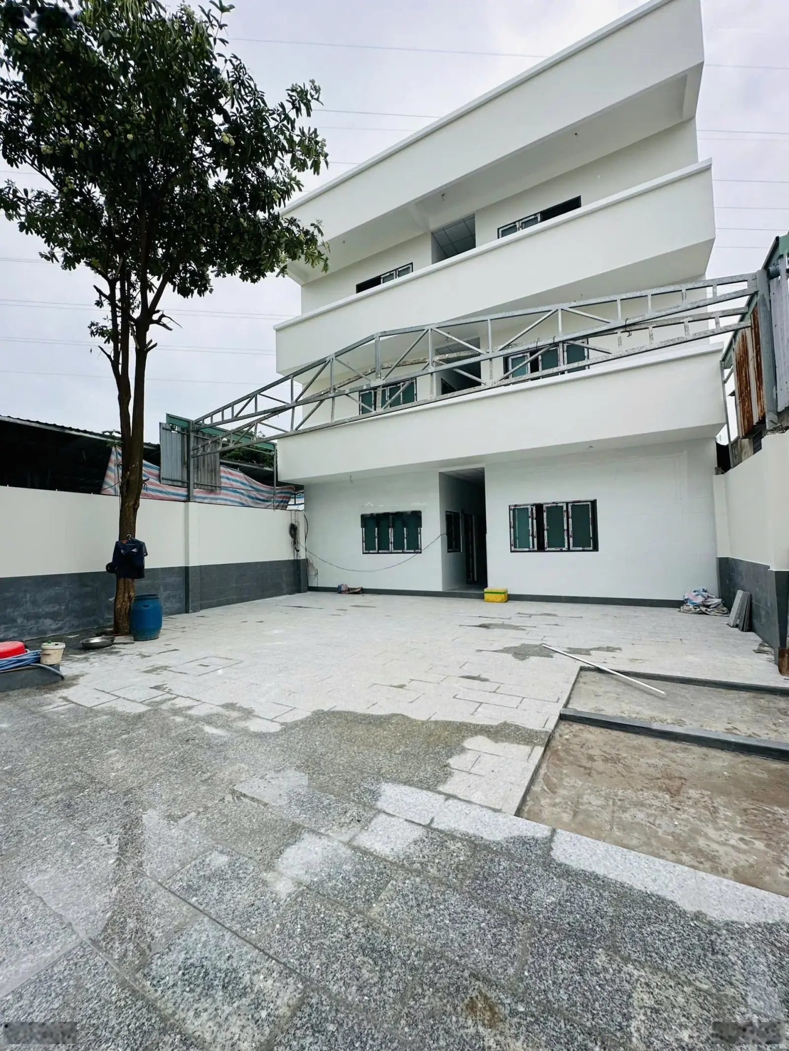 Hàng vip CHDV 3 tầng DT 400m2 có 48P, giá hời chỉ 55tr/m2 ngay Ngã Tư Thủ Đức, thu nhập khủng
