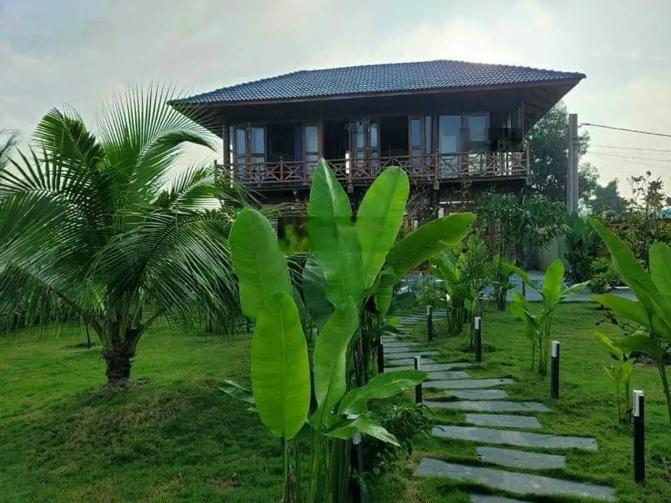Bán BT vườn, DT 18x35m khuôn viên 560m2, có 100m2 ODT, view sông lớn, hồ bơi, vườn cây, giá 9 tỷ TL