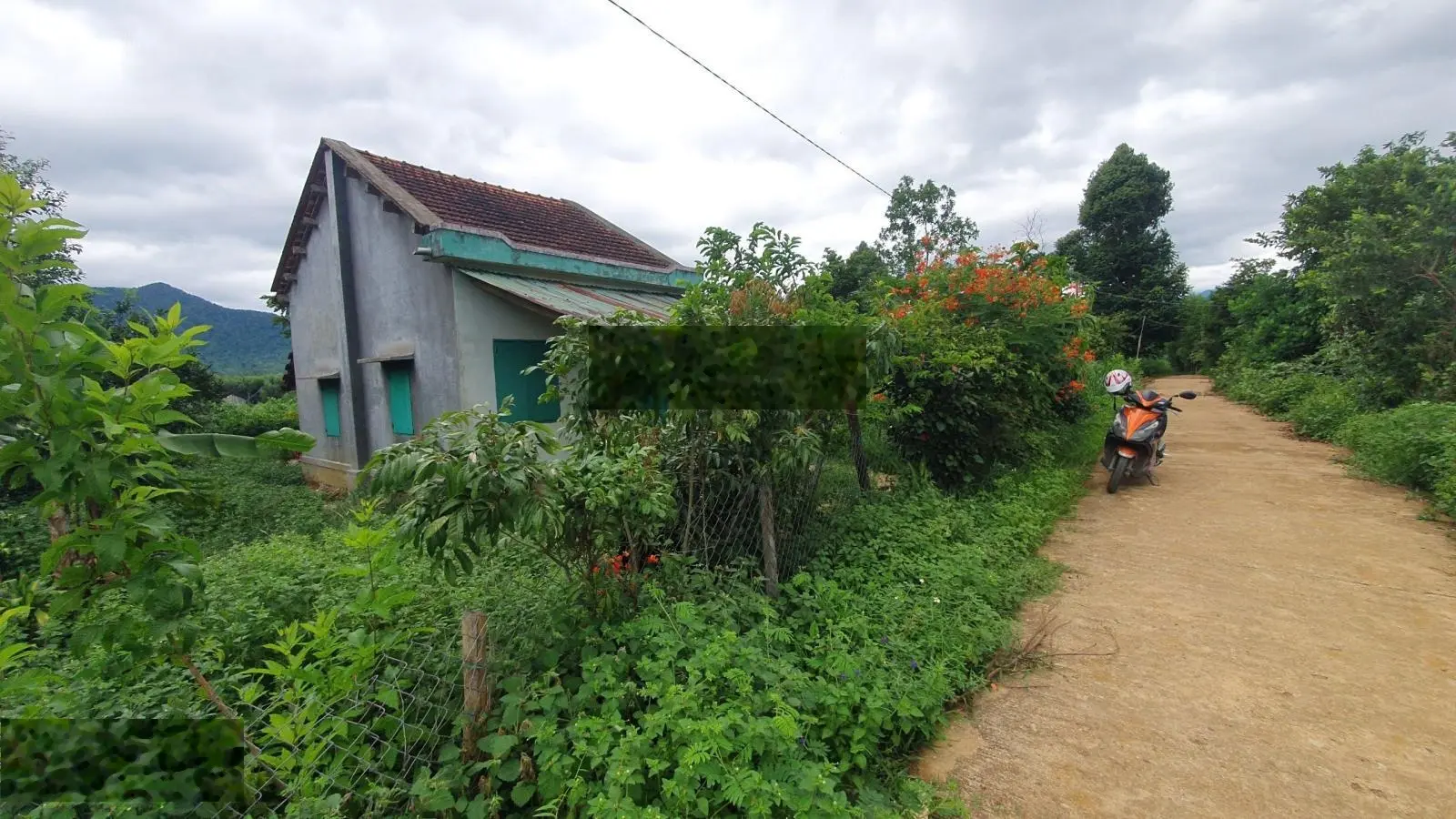 Gia đình cần bán 3450m2 đất có 450m2 thổ cư đất đỏ, giáp hồ Sông Hinh, view đẹp, giá rẻ