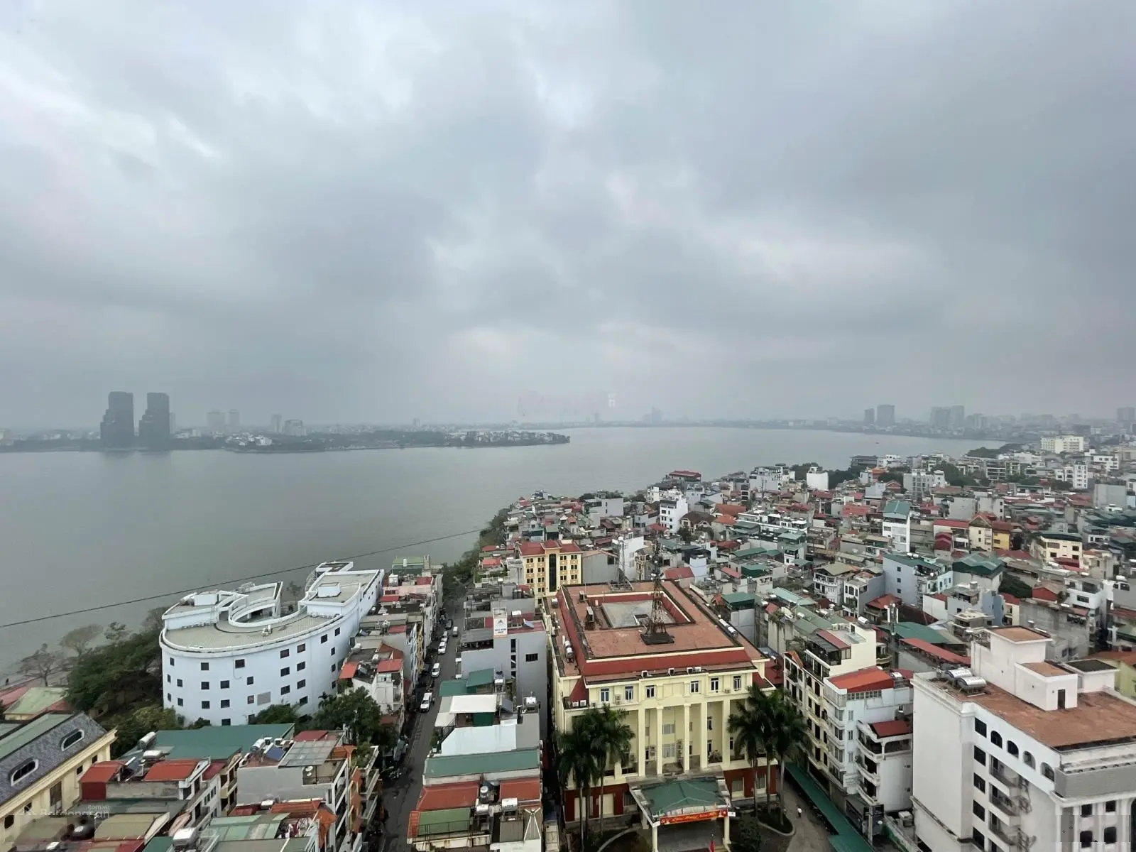 Bán căn hộ view triệu đô ngắm trọn hồ Tây tầm nhìn 180 độ, full nội thất cao cấp, thiết kế đẹp, 4PN