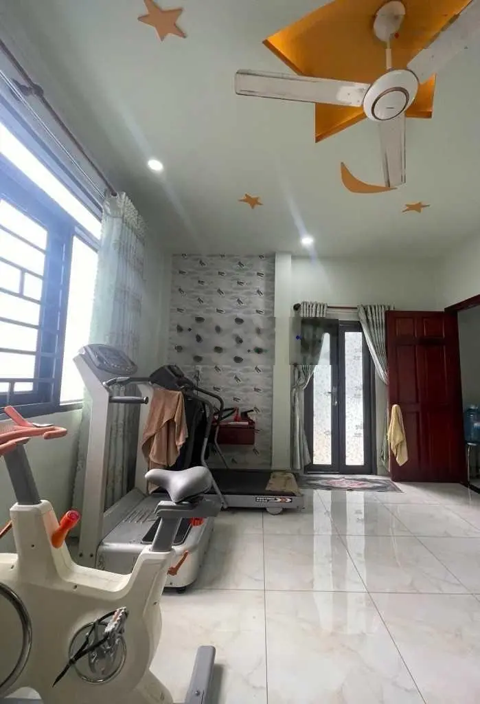 Quá rẻ! Mặt tiền kinh doanh sầm uất Nguyễn Hữu Tiến, kinh doanh đa ngành, xe đi cả ngày