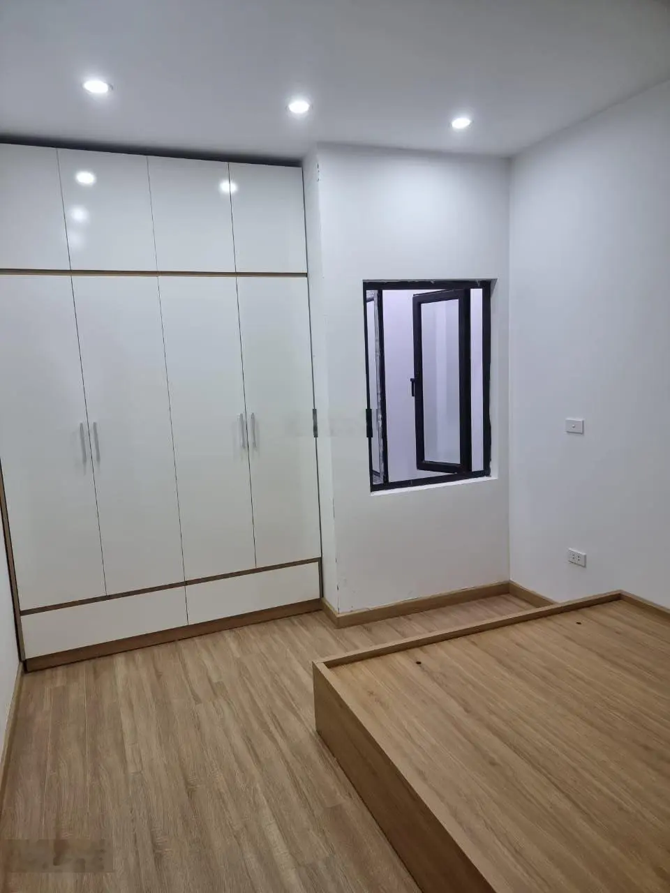 Nhà 30m2 x 5 tầng Tây Mỗ, ngõ thông, ô tô đỗ cổng, 60m ô tô dừng đỗ, giá 4.55 tỷ, lh 0988 175 ***