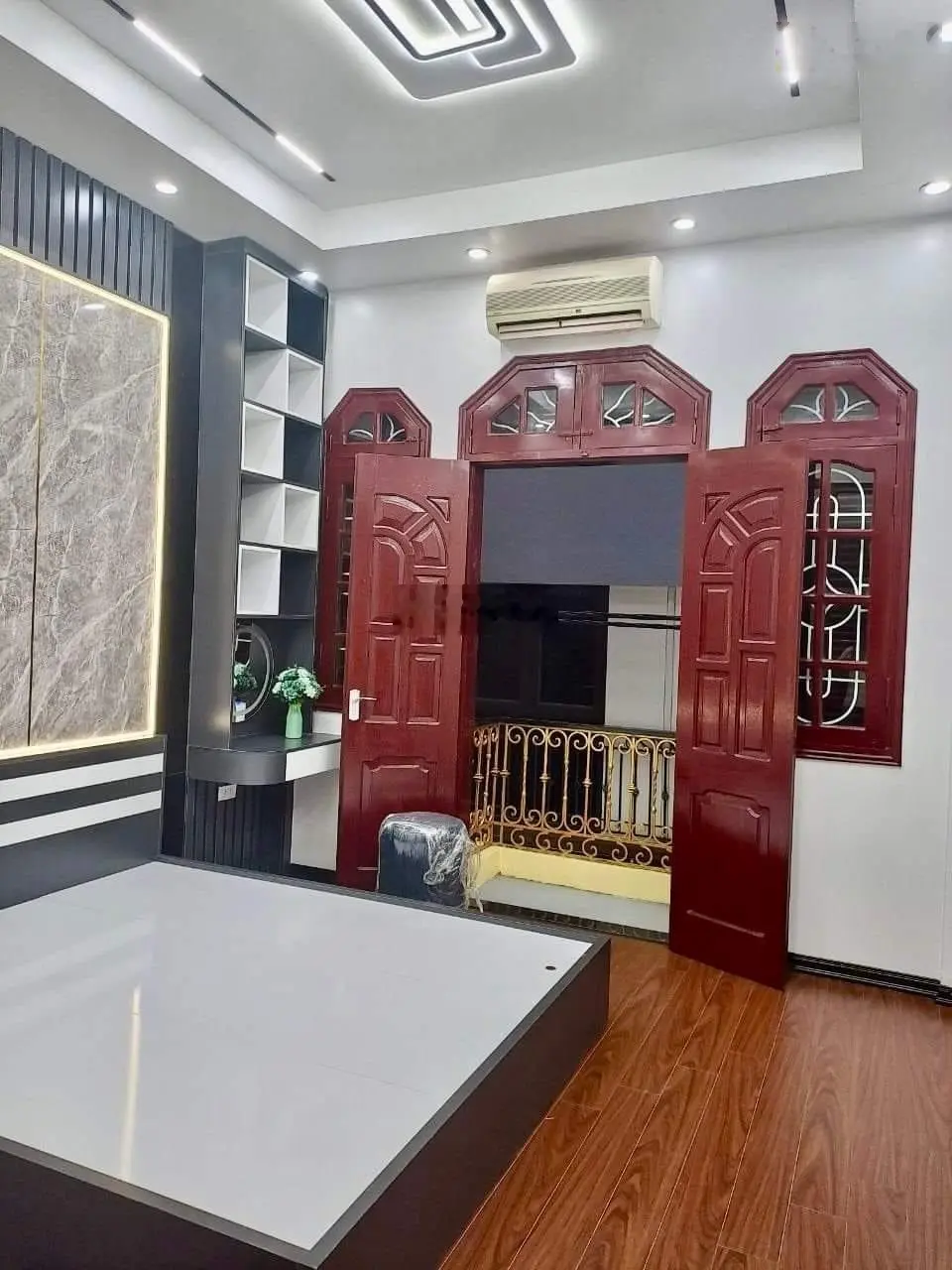 Bán nhà ngõ 79 Cầu Giấy 42.3m2, 5 tầng, 6 phòng, mt 3.5m, chào 8.65 tỷ, ngõ thoáng, 3 gác, ở ngay