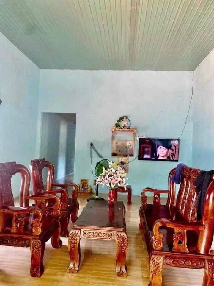 Chính chủ kẹt tiền nên sang lại miếng vườn có sẵn nhà cấp 4, sổ Hồng