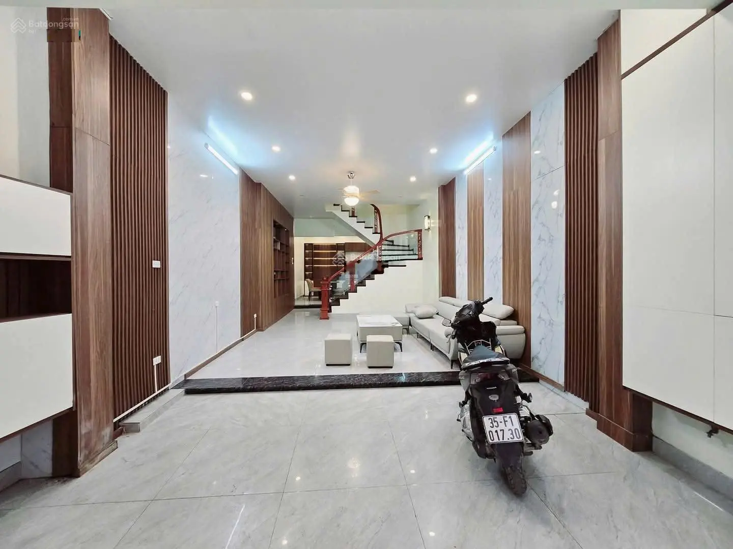 Nhà riêng Vũ Trọng Phụng ô tô đỗ cửa, lô góc 2 thoáng, sổ nở hậu, full nội thất, không quy hoạch