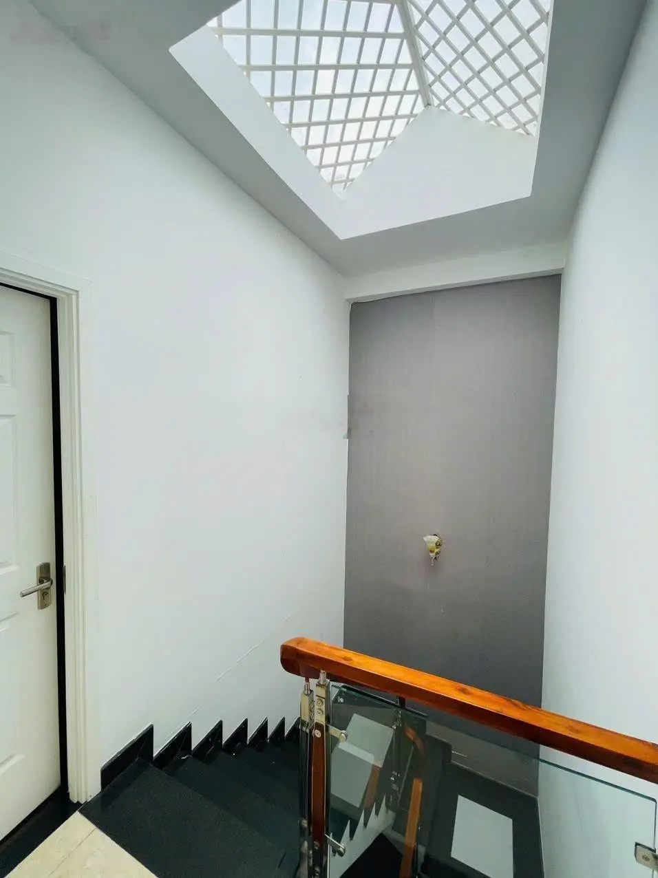 Bán nhà 4x13m,3 tầng,hẻm xe hơi 6m. Quận 7. Chủ 6.8 tỷ. Đường Huỳnh tấn phát, sát Phú Mỹ Hưng