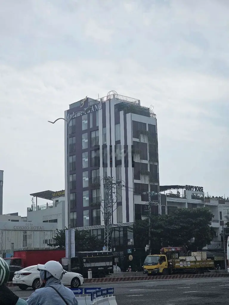 Bán MT PHẠM VĂN NGHỊ giá rẻ ngay trung tâm