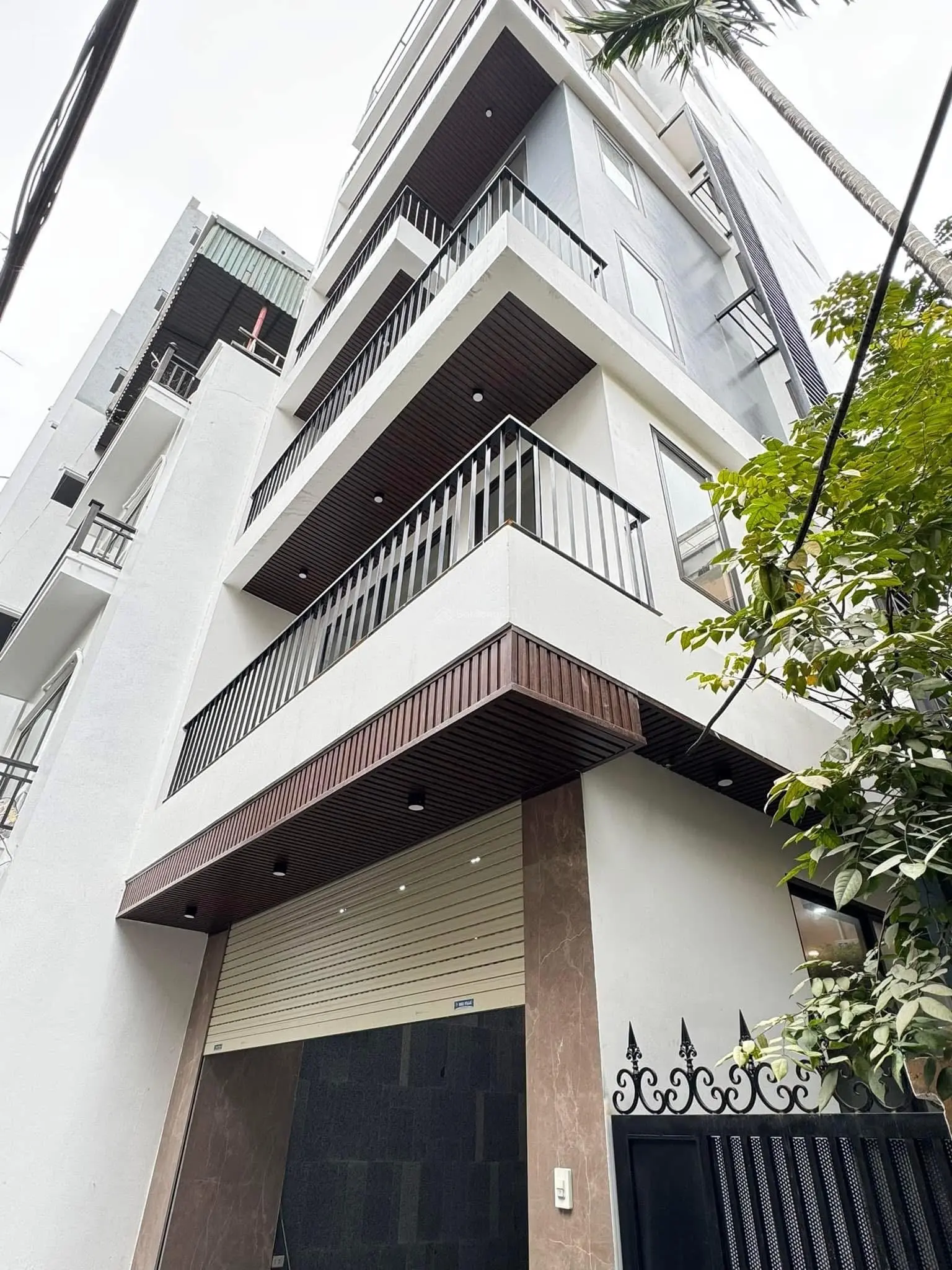 Hồ tây - lạc long quân nhà 7 tầng thang máy thông sàn ô tô 7 chỗ vào nhà