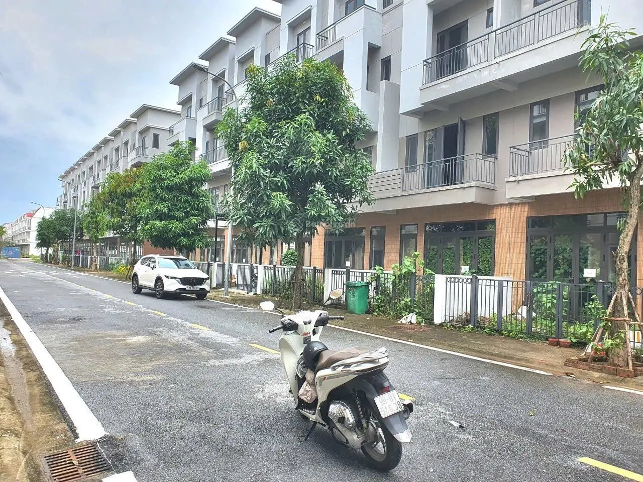 Duy nhất 1 căn shophouse 4 tầng đã có sổ hồng lâu dài giá chỉ 4,x tỷ _ mua là lời