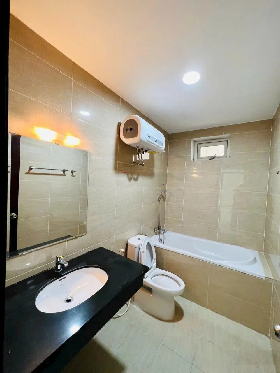 Chủ nhà cần tiền bán gấp căn góc 136m2 có slot ô tô tại dự án Hồ Gươm 102 Trần Phú Hà Đông
