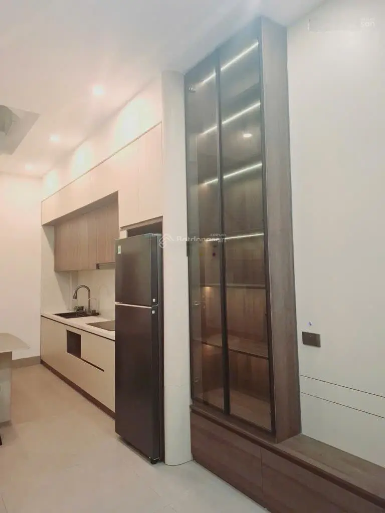 Bán nhà bát khối quận long biên gần cầu vĩnh tuy 5 tầng full nội thất.