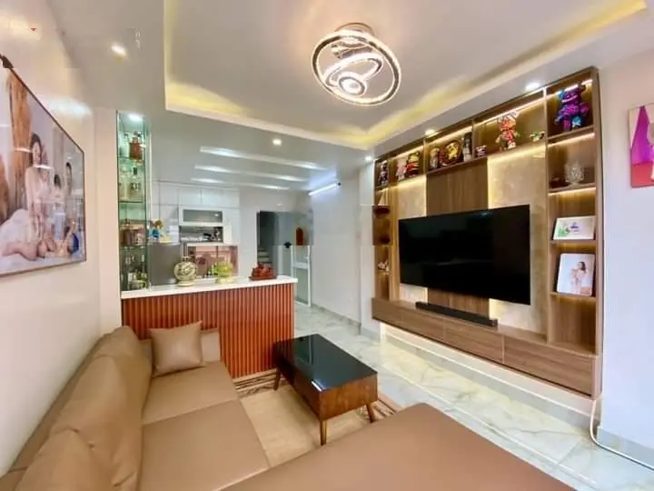 BÁN NHÀ ĐẸP NHẤT NGUYỄN CHÍ THANH_ĐỐNG ĐA_ĐƯỜNG RỘNG THÊNH THANG, DT 65M_5 TẦNG, MT: 4,5M_HƠN 15 TỶ