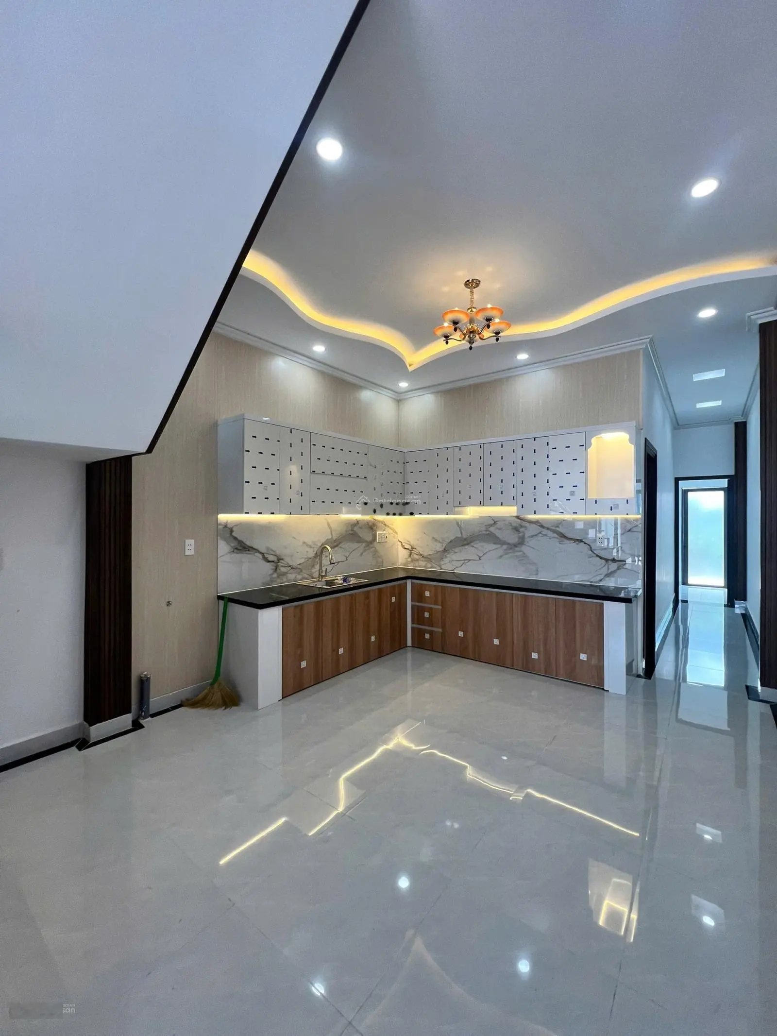 Nhà phố mới xây, dtsd 140m2 đúc thật, hoàn công, ngân hàng cho vay 2 tỷ