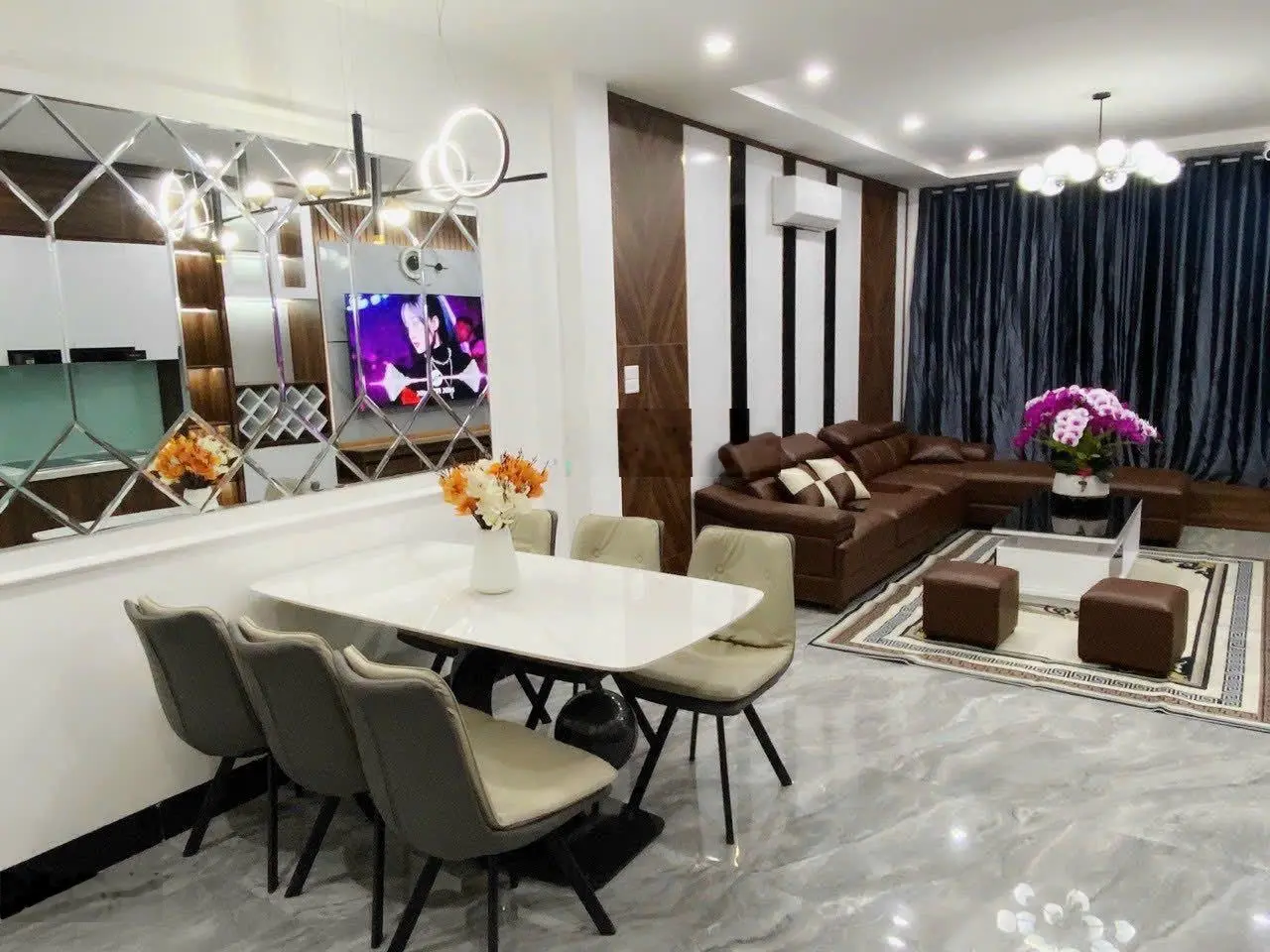 Hot - bán nhà phố Đàm Quan Trung - ô tô vào nhà - dt: 50m2 x 6 tầng thang máy, giá: 8. X tỷ (có TL)