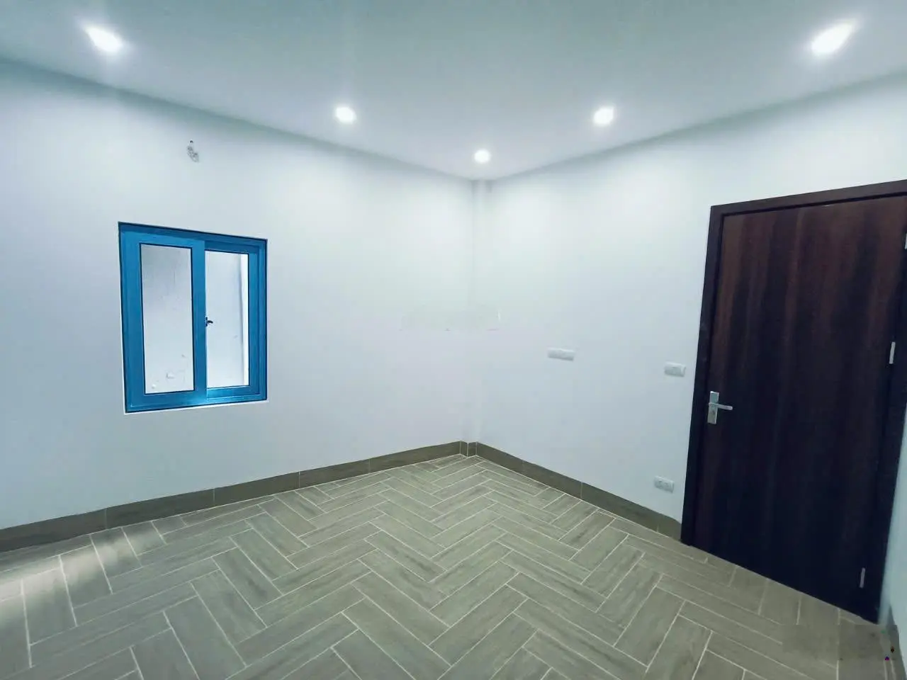 Bán căn 3tầng*45m2. Vị trí + thiết kế đẹp ngõ rộng, có sân riêng. Ô tô lùi tận cửa. Gần cầu Tân Phú