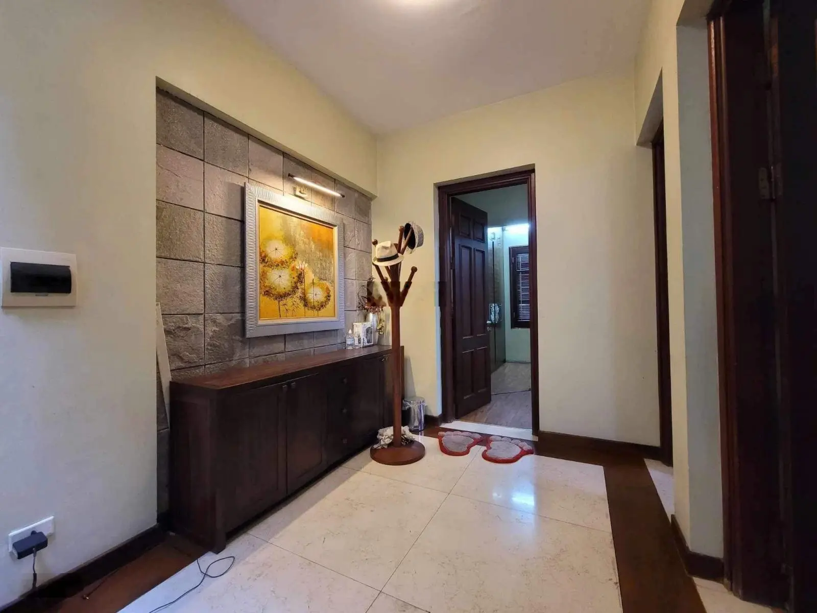 Bán nhà Hoàng Cầu đằng sau Quận Uỷ ĐĐ - căn góc 75m x 5tầng. Khu VIP - nhà vô cùng lộc. Chào 33,5tỷ