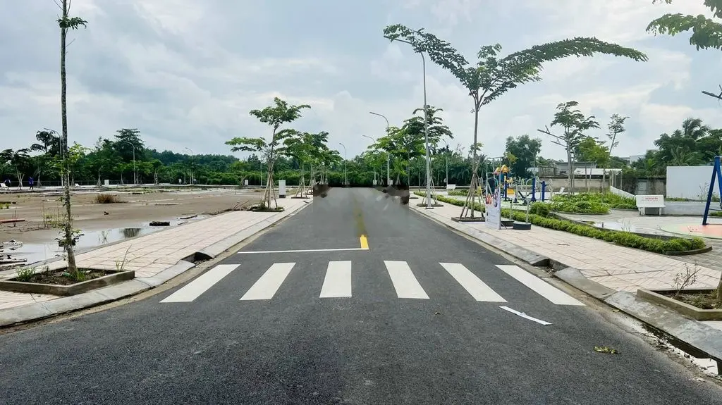 Thanh lý nền đất ngay cổng Trung tâm thương mại. Giá sang sổ 990 triệu