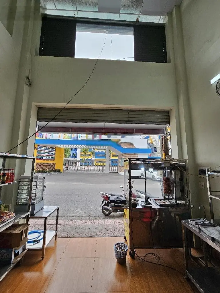 Chính chủ bán nhà hai tầng mặt phố Ngô gia tự DT 82m2 , MT 4.5m , hai mặt tiền, kinh doanh, vỉa hè