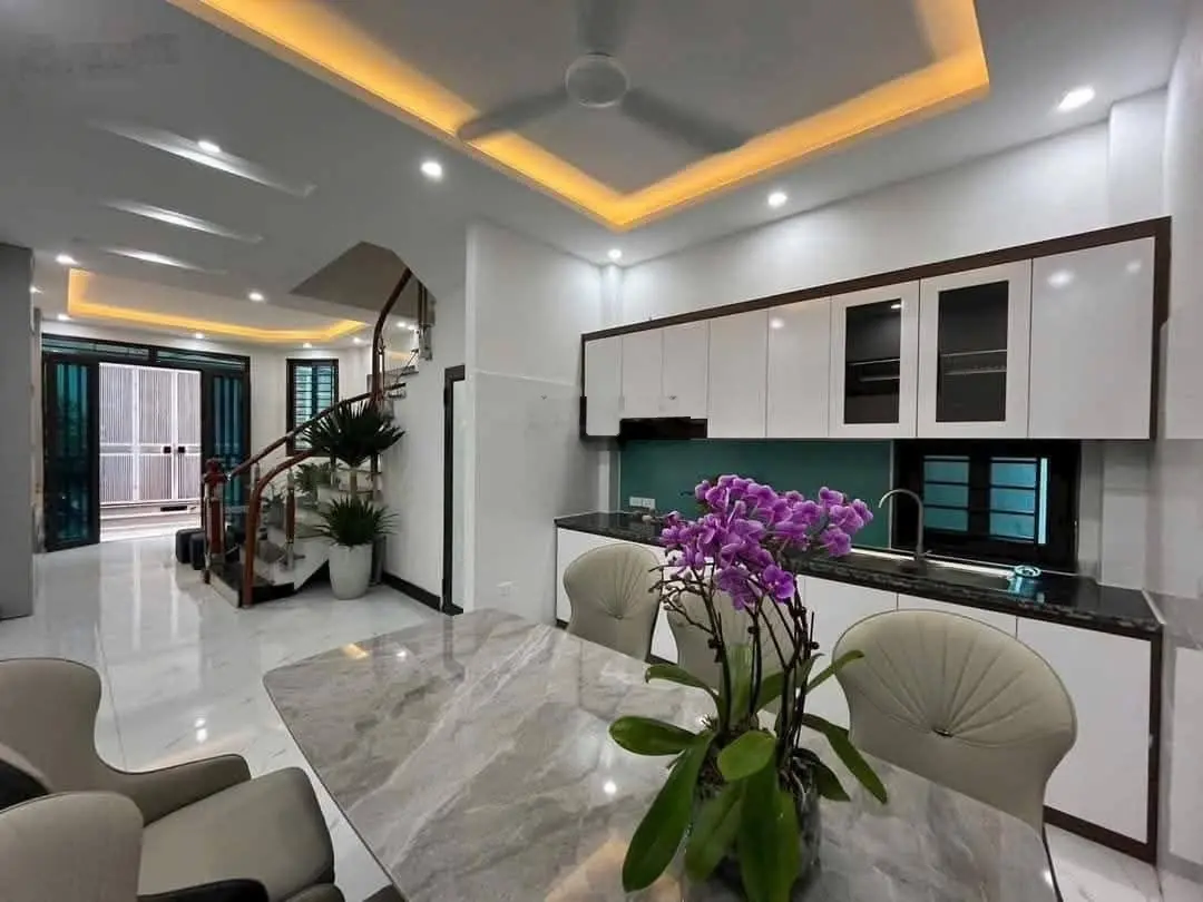 Bán nhà DT 55m2x5T 6PN có ô chờ thang máy, ngõ to gần ô tô