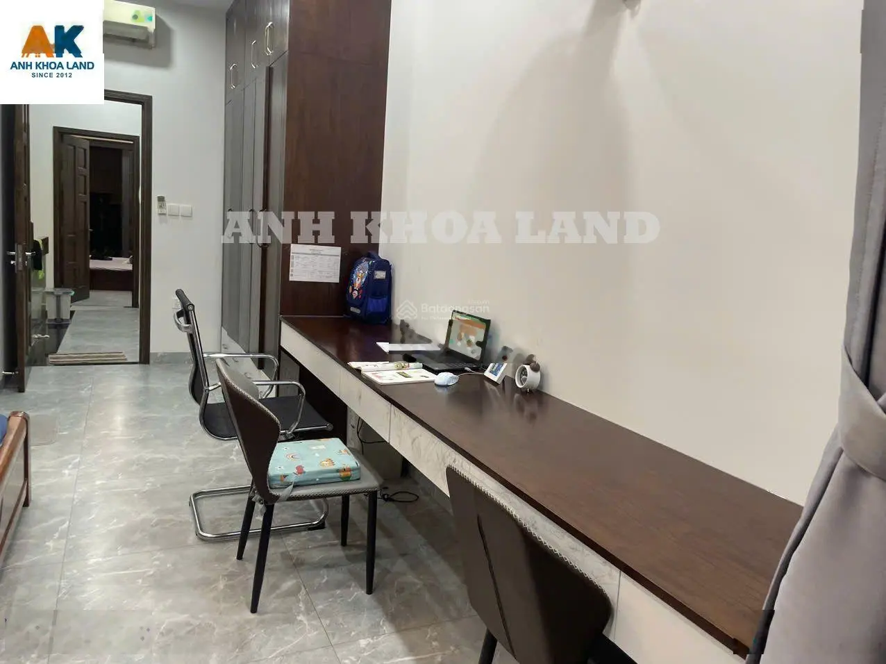 Nhà đẹp ở ngay ngay trường học 1 trệt 1 lửng 2 lầu, 122m2, 4PN, 4WC, Quận 9, HCM, 12.8 tỷ
