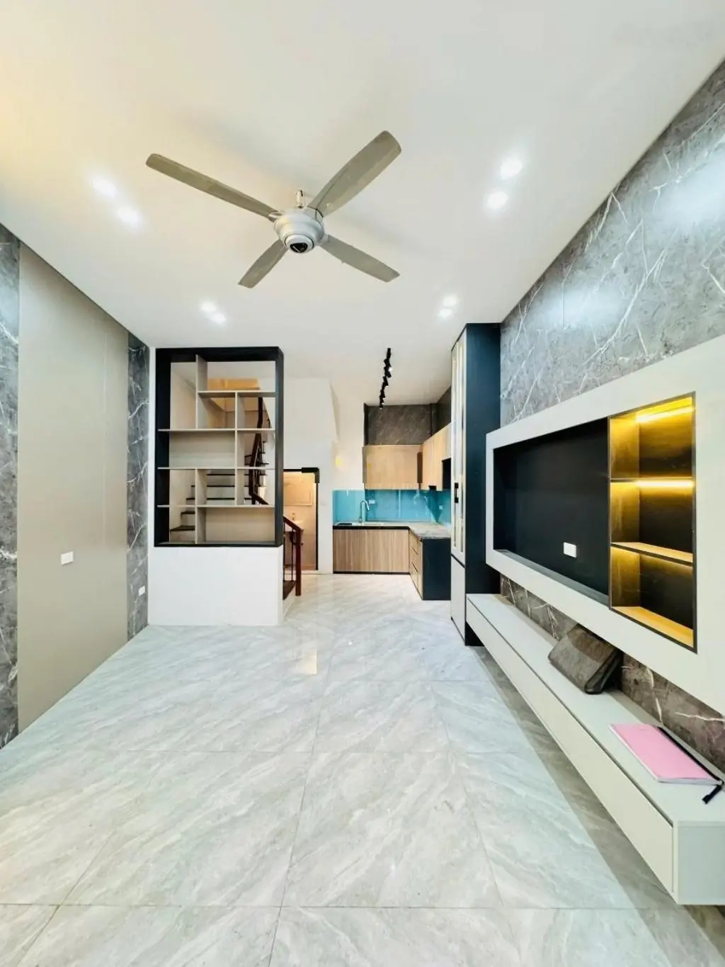 Bán nhà ngọc thụy,36m_mt4m,gần mipec lb,phun nội thất,gần ô tô tránh,chỉ 6.1ty