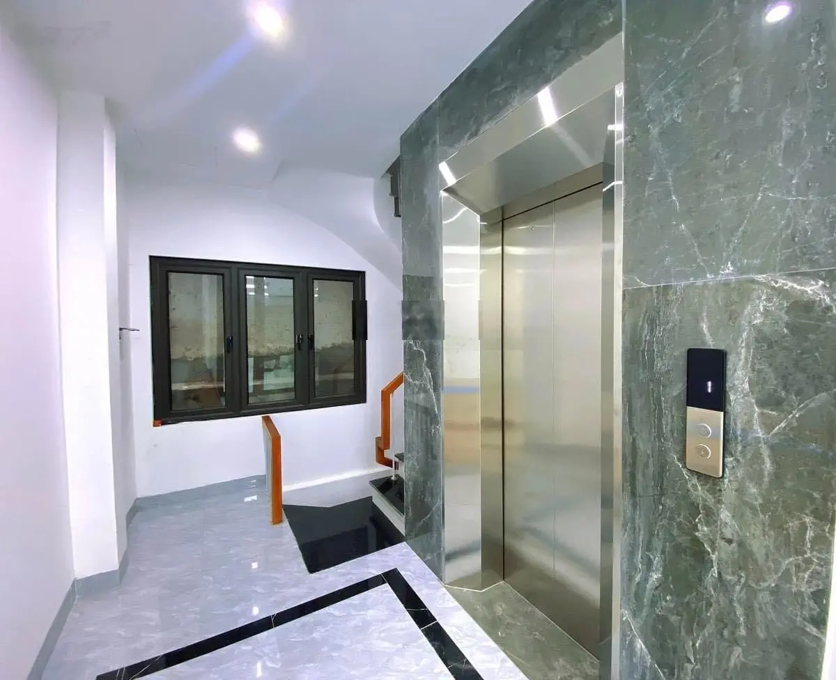 Bán nhà phố Chùa Láng Đống Đa - gara ô tô - 2 thoáng, gần hồ có thang máy 65m2/7T/5m MT nhỉnh 18tỷ