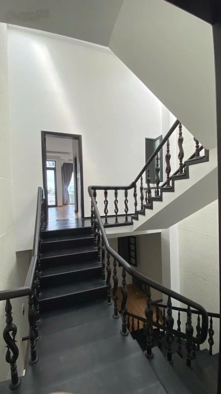 Bán căn biệt thự MT phố Hồ Nghinh nhà 3 tầng 5PN - DT 121m2 ngang 5m cho tây thuê 30tr/th - 17,x tỷ