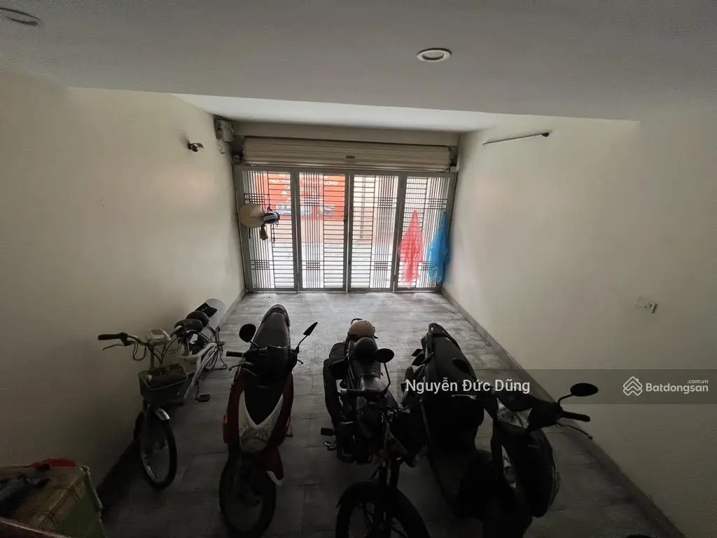 Bán nhà dân xây Phố Bồ Đề, Long Biên Mặt Ngõ Ô tô vào nhà ngay sát Hồ