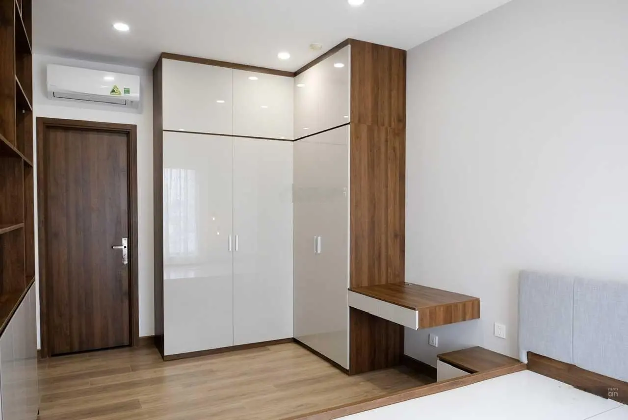 Cần bán gấp căn hộ chung cư Viva Riverside DT: 70m2, 2PN, 2WC. Full NT. Nhà đẹp. Giá: 3,35 tỷ