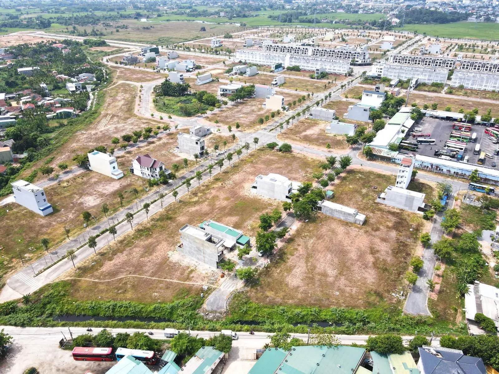 Mặt tiền 24m Khu Đô Thị Phú Mỹ Quảng Ngãi giá rẻ chỉ hơn 1,6 tỷ xíu, sổ hồng chính chủ