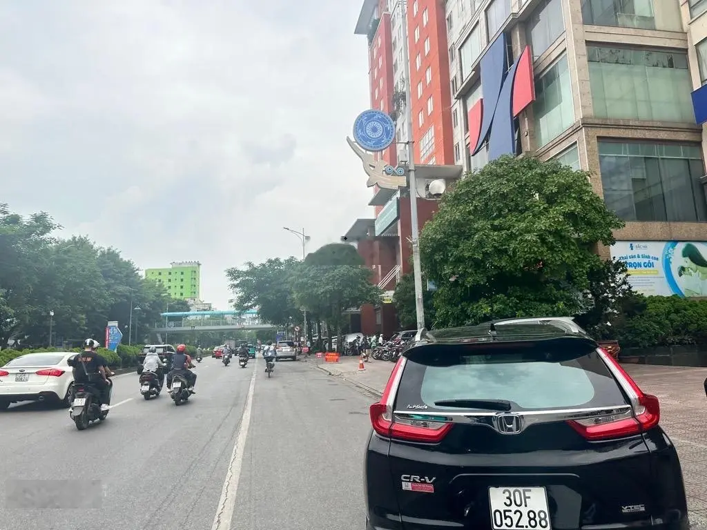 Em mở bán 3 căn 6 tầng xây mới phố Nguyễn Văn Cừ - LB. Nội thất, thang máy cao cấp ô tô đỗ cửa