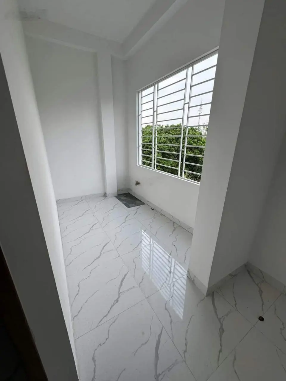 Bán căn 35m2x4T, Đồng Nhân, mặt kinh doanh, Oto đậu cửa, ra Penika Tố Hữu 5 phút đi xe