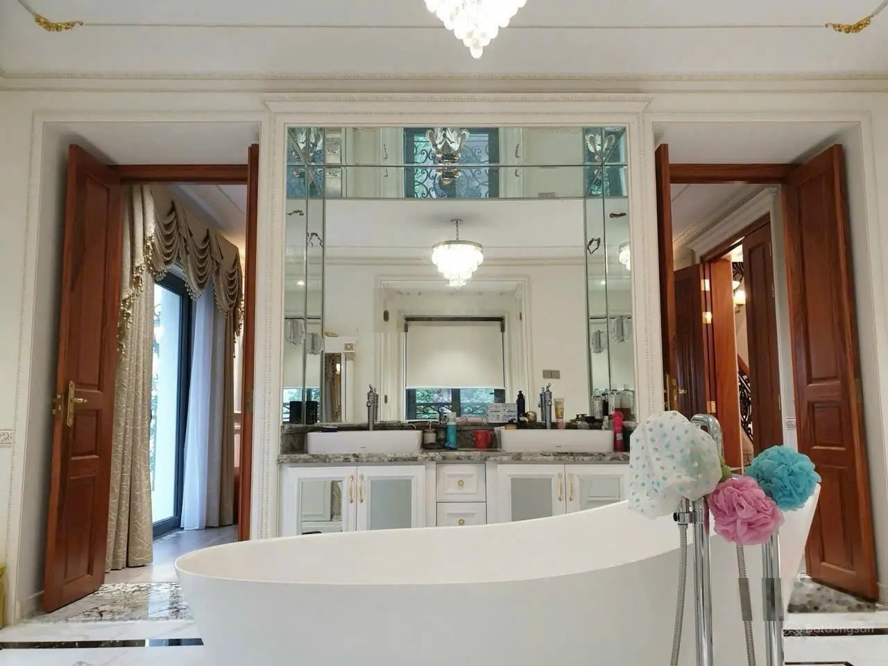 Bán Biệt Thự Nam Thông 3 - Phú Mỹ Hưng, Quận 7. DT 342m2, DTSD 541m2. 5PN , có sân vườn, hầm