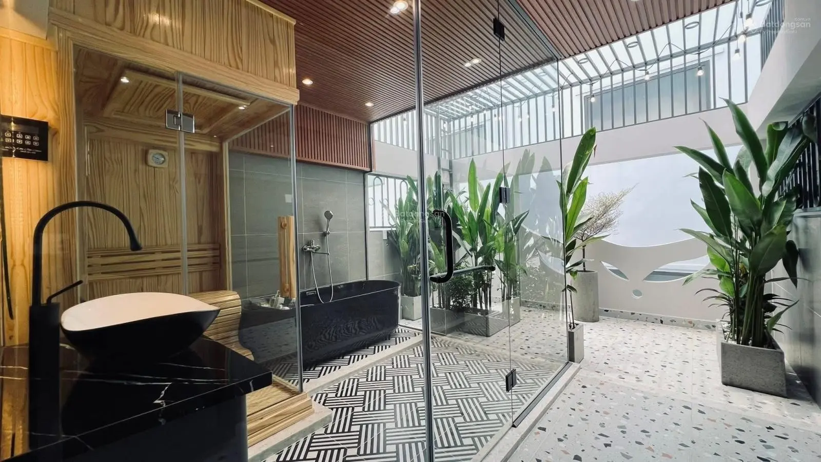 Nhà đẹp Giá Ngộp khu dân cư an ninh Đ.Lê Quốc Hưng P.12 Quận 4 Giá 4tỷ560/75m2(5x15m) Sổ sẵn