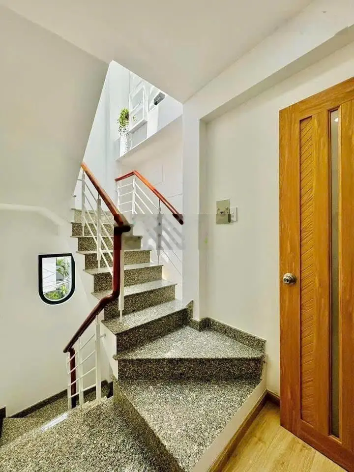 Rao bán nhà 29m2 xây 3 tầng đường Trương Quốc Dung, Phú Nhuận giá 1tỷ990. Gần chợ Trần Hữu Trang