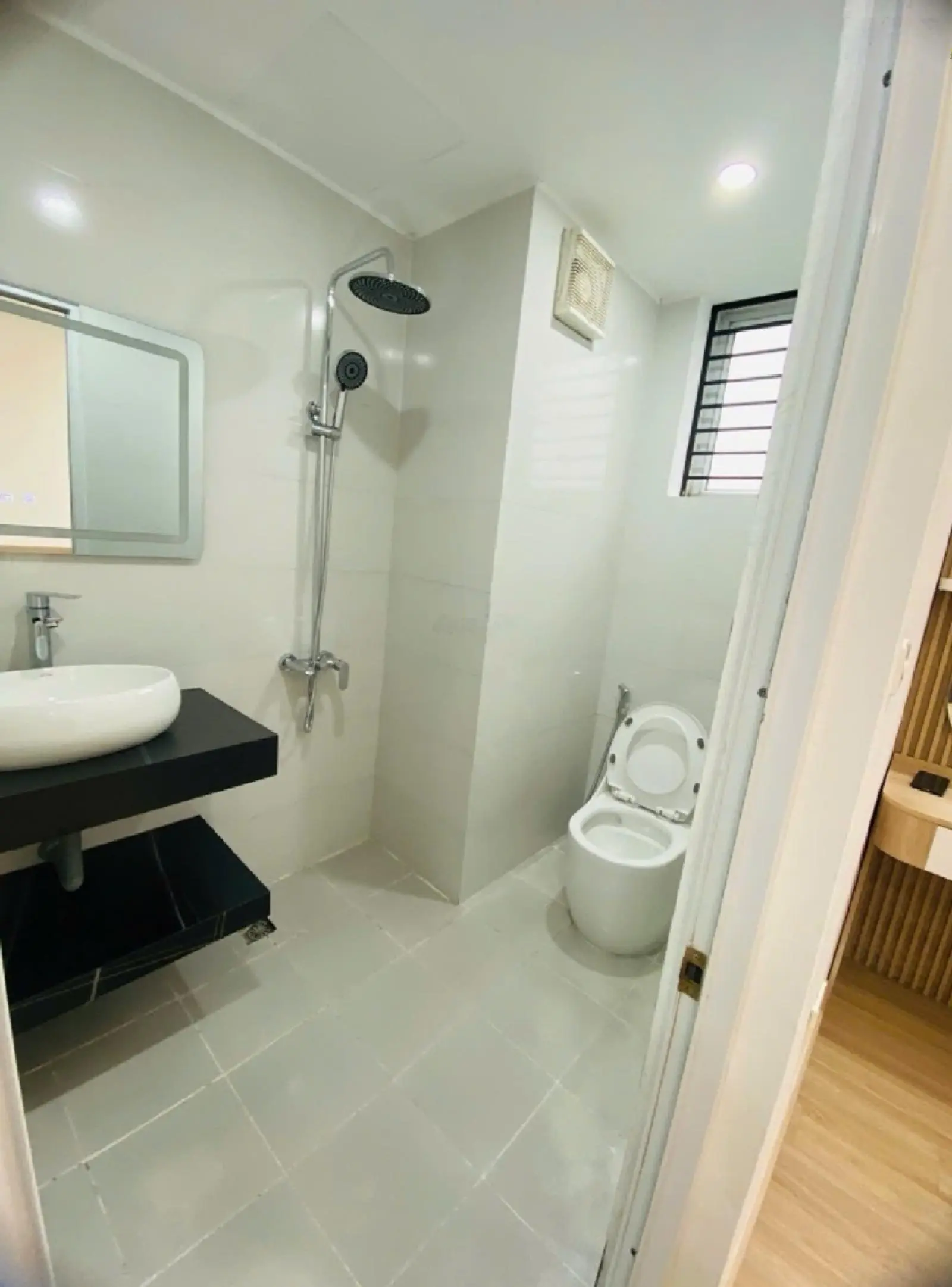 BÁN C.C T.P GIAO LƯU CT1C , 75M /1PK /2PN ,VỊ TRÍ VÀNG ,NT ĐẸP ,Ở NGAY ,GIÁ 4,05 TỶ - LH:0813 616 ***
