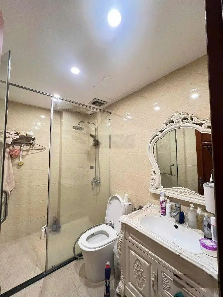 Bán nhà dân xây đường thái hà, đống đa. sổ hoa hậu - 2 view thoáng vĩnh viễn - oto vào nhà, sát phố