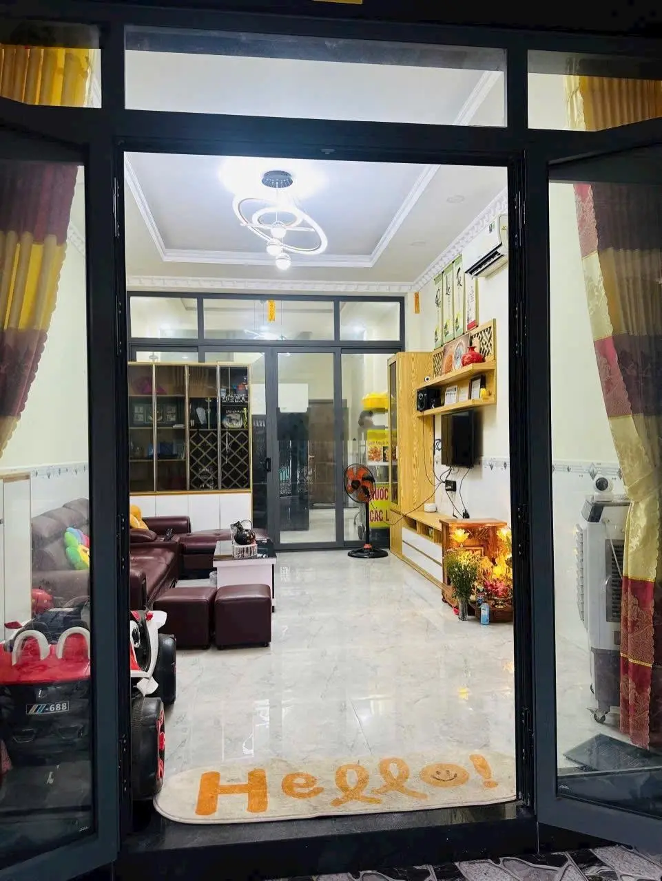 Nhà trệt - lầu - tum mặt tiền kinh doanh. Gần bệnh viện Dĩ An. DT: 82m2. Đường 82m. Giá: 4.5 tỷ TL