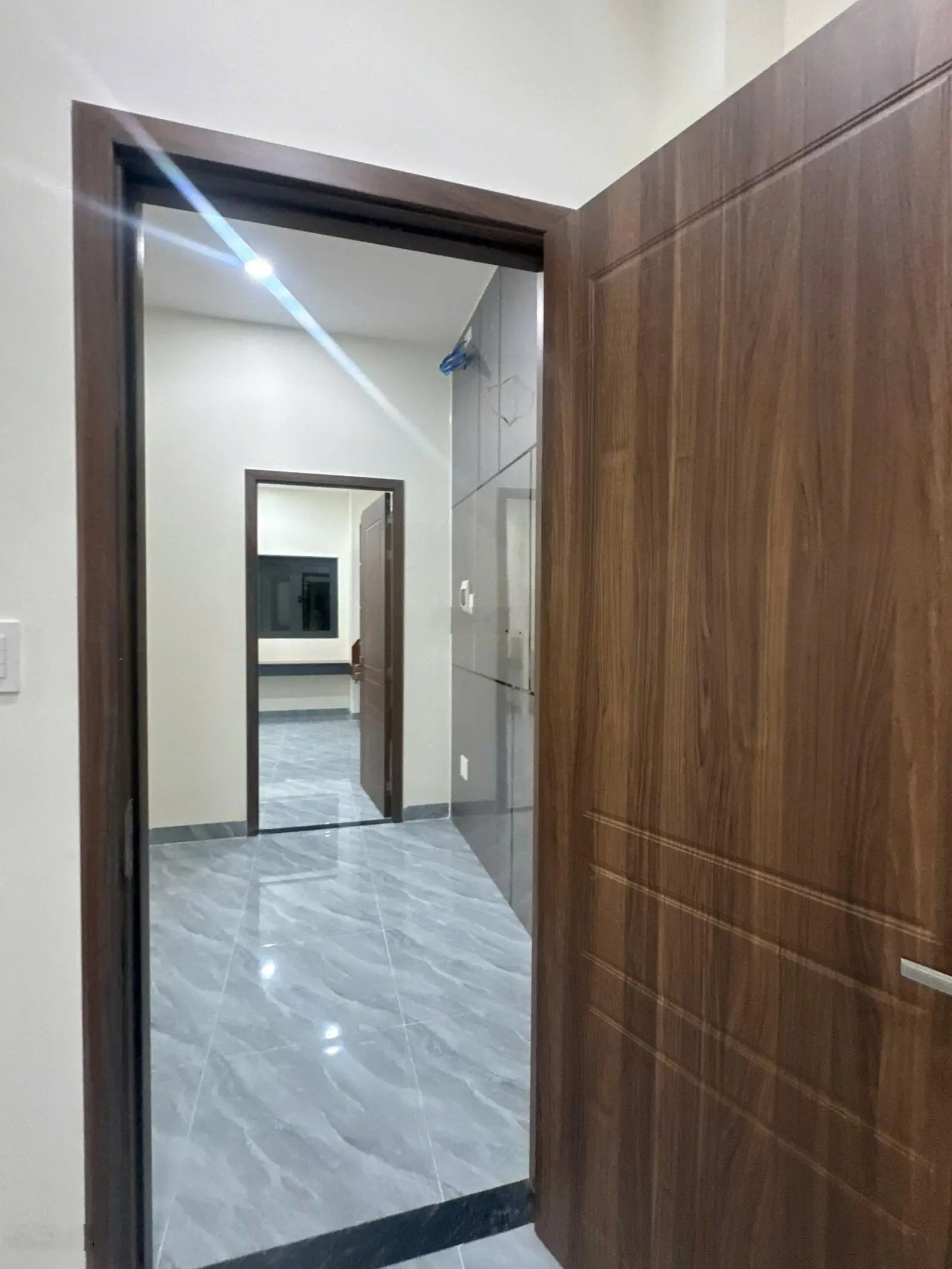 Chỉ 3,8 tỷ/nhà 4pn, 4wc, DTSD 192m2, sổ sẵn. Full nội thất như hình, ở Thuận An. LH: 0906663528