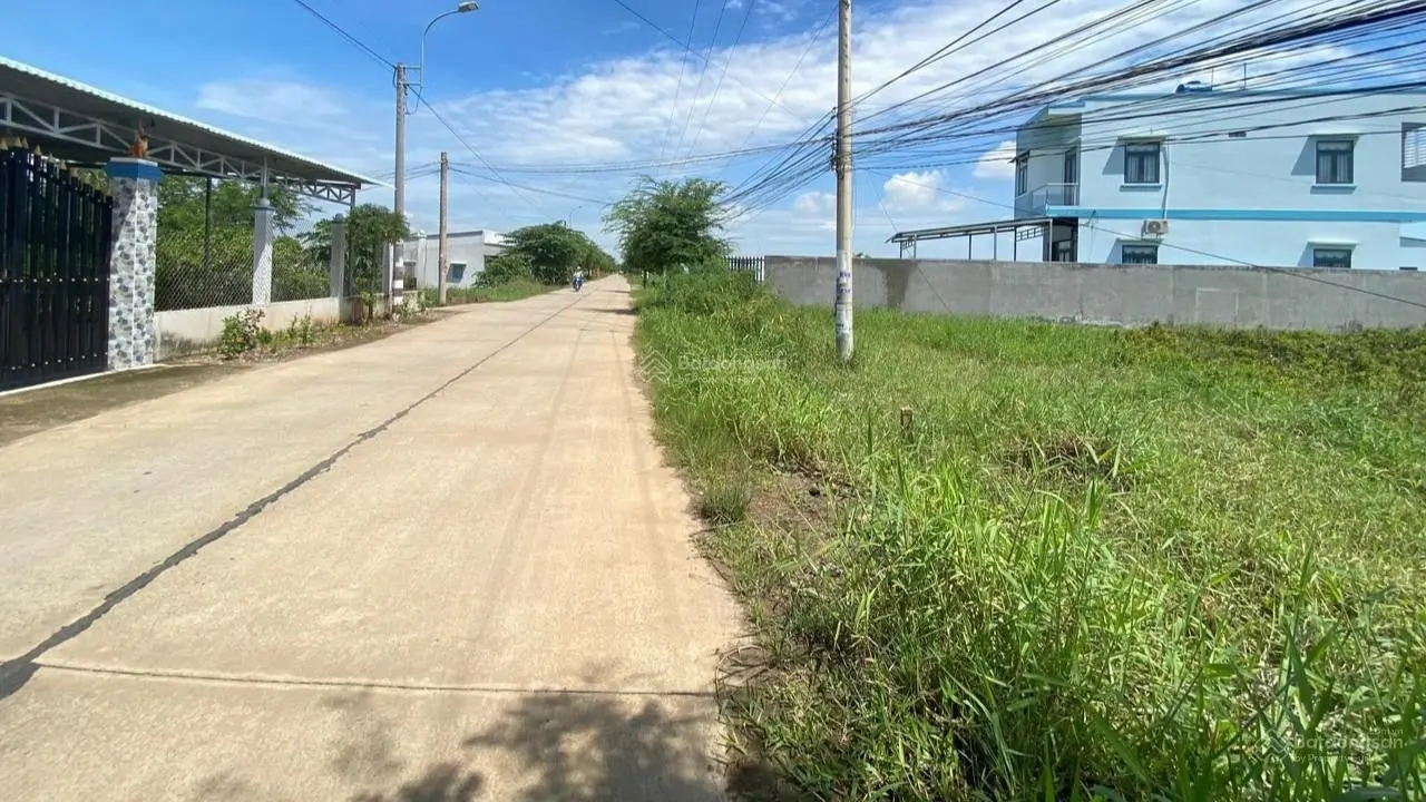 Chủ cần bán lô đất thổ cư hai mặt tiền đường, diện tích 200m2, gần Quốc Lộ 50 giá rẻ, SHR