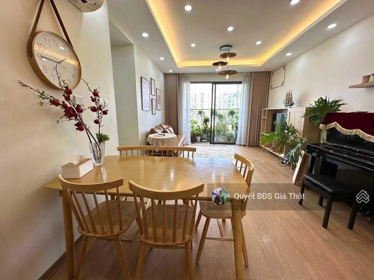 (Giá thật). Chính chủ bán căn 90m2 3PN + 2WC tầng trung view công viên tòa C7 Vinhomes D'Capitale