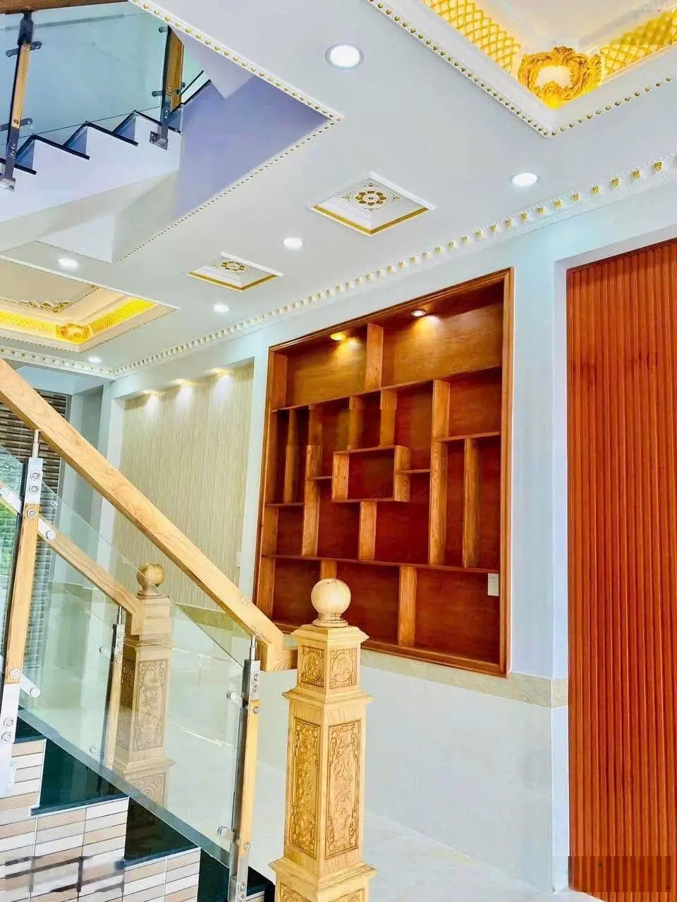 Nhà 1 trệt 2 lầu sổ hồng riêng, hoàn công đầy đủ TP. Dĩ An