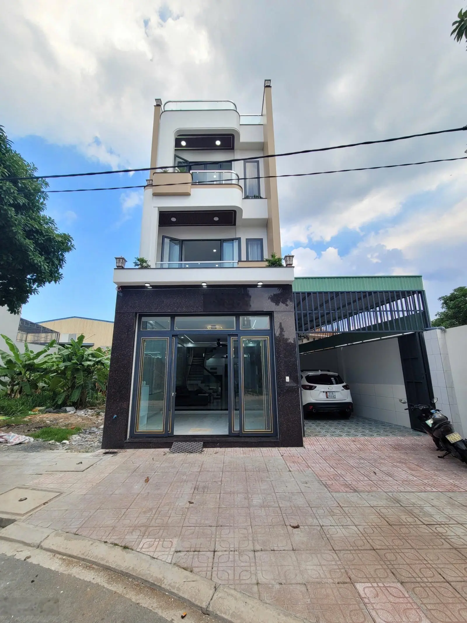 Nhà 1 trệt 2 lầu full nội thất ngay trung tâm y tế Dĩ An chỉ 6 tỷ 145.6m2, giá rẻ