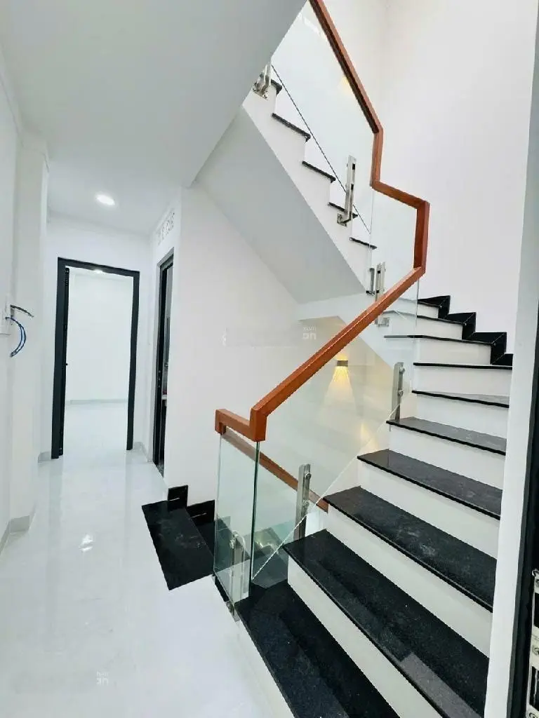 Cách Mạng Tháng 8, Quận 3, 4 tầng 48M2 nhỉnh 6 tỷ.